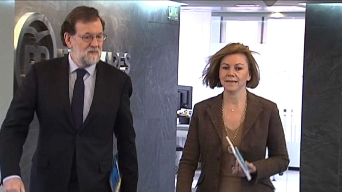 Maria Dolores de Cospedal eta Mariano Rajoy artxiboko irudi batean.
