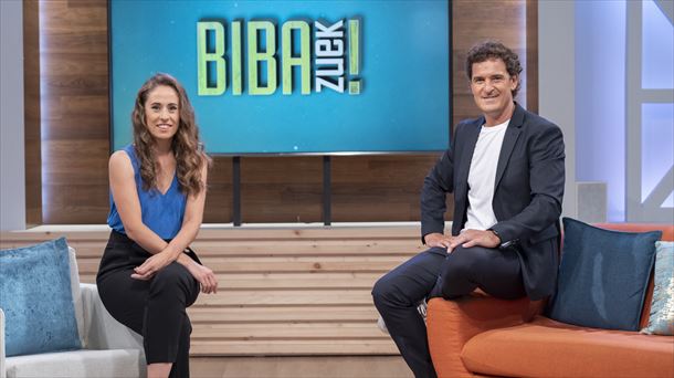 Maddalen Arzallus y Xabier Sukia, presentadores de "Biba Zuek!".