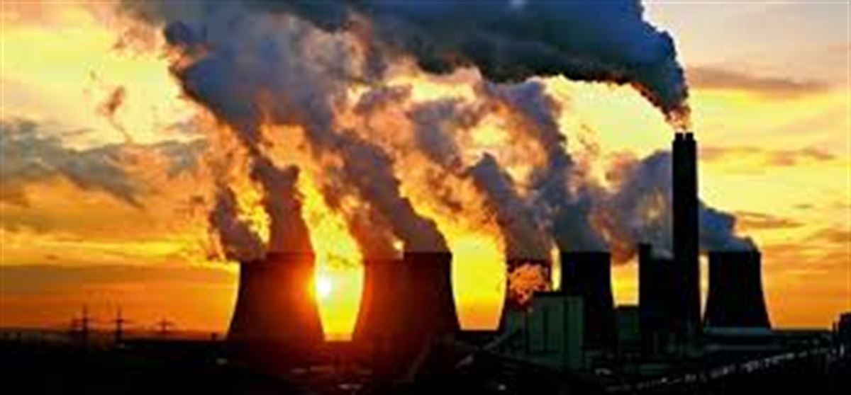 La industria es una de las causantes de la concentración de CO2 en la atmósfera.