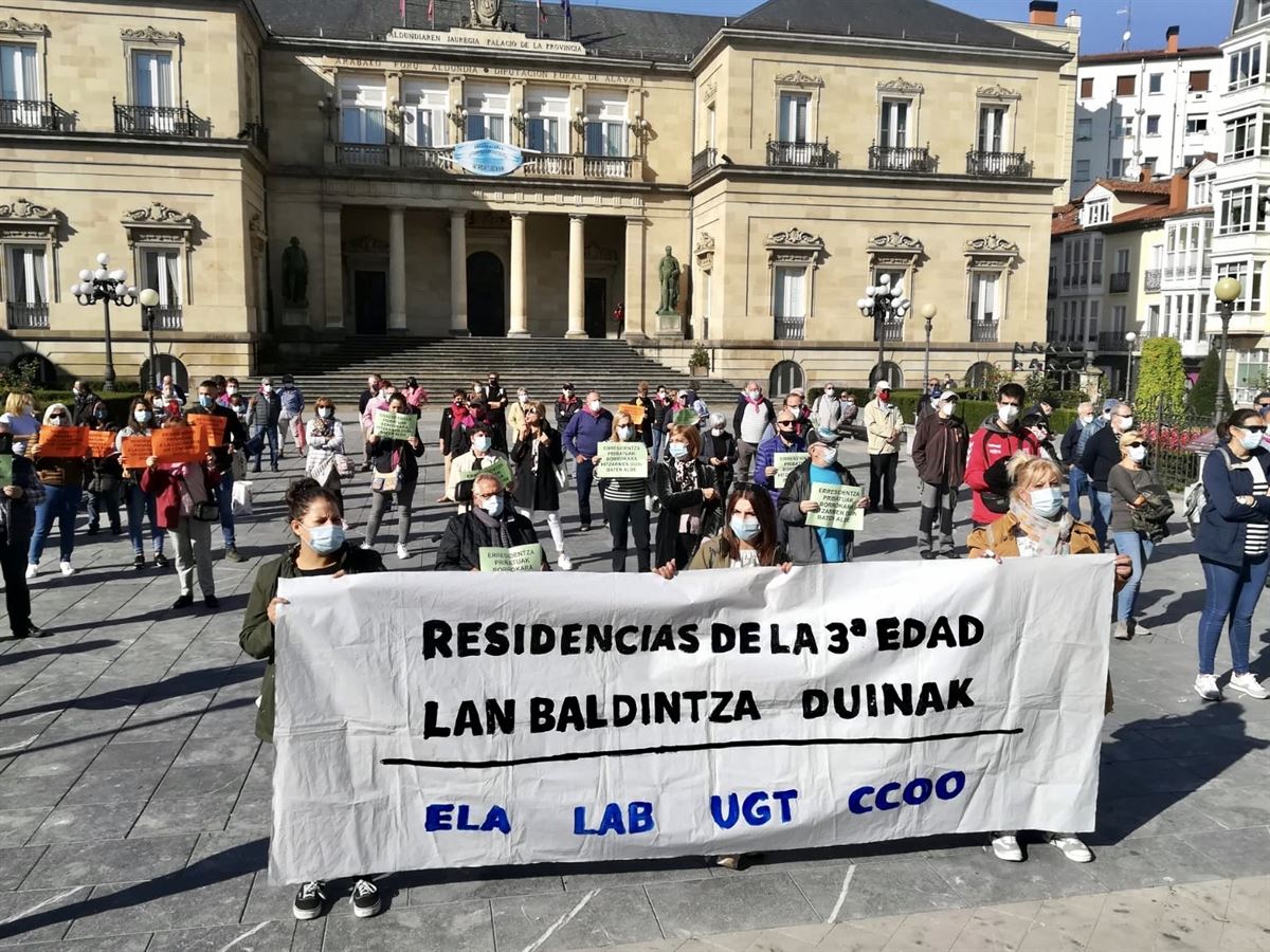 Protesta de las trabajadoras de las residencias de Álava