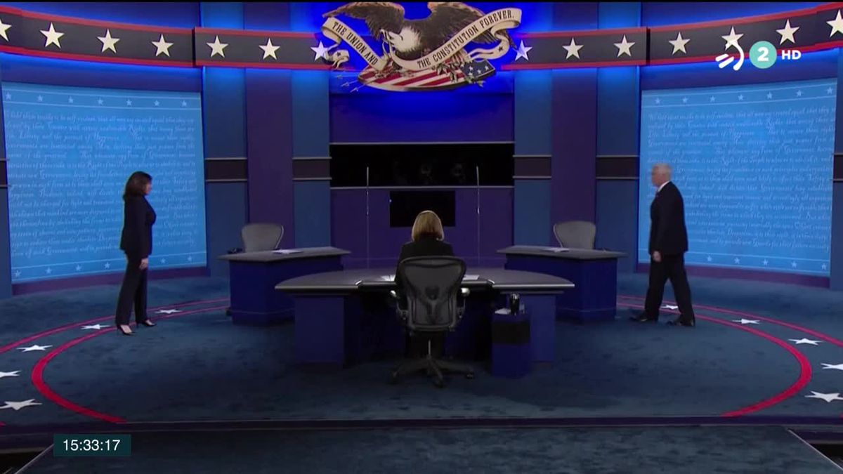 Kamala Harris y Mike Pence durante el debate electoral 