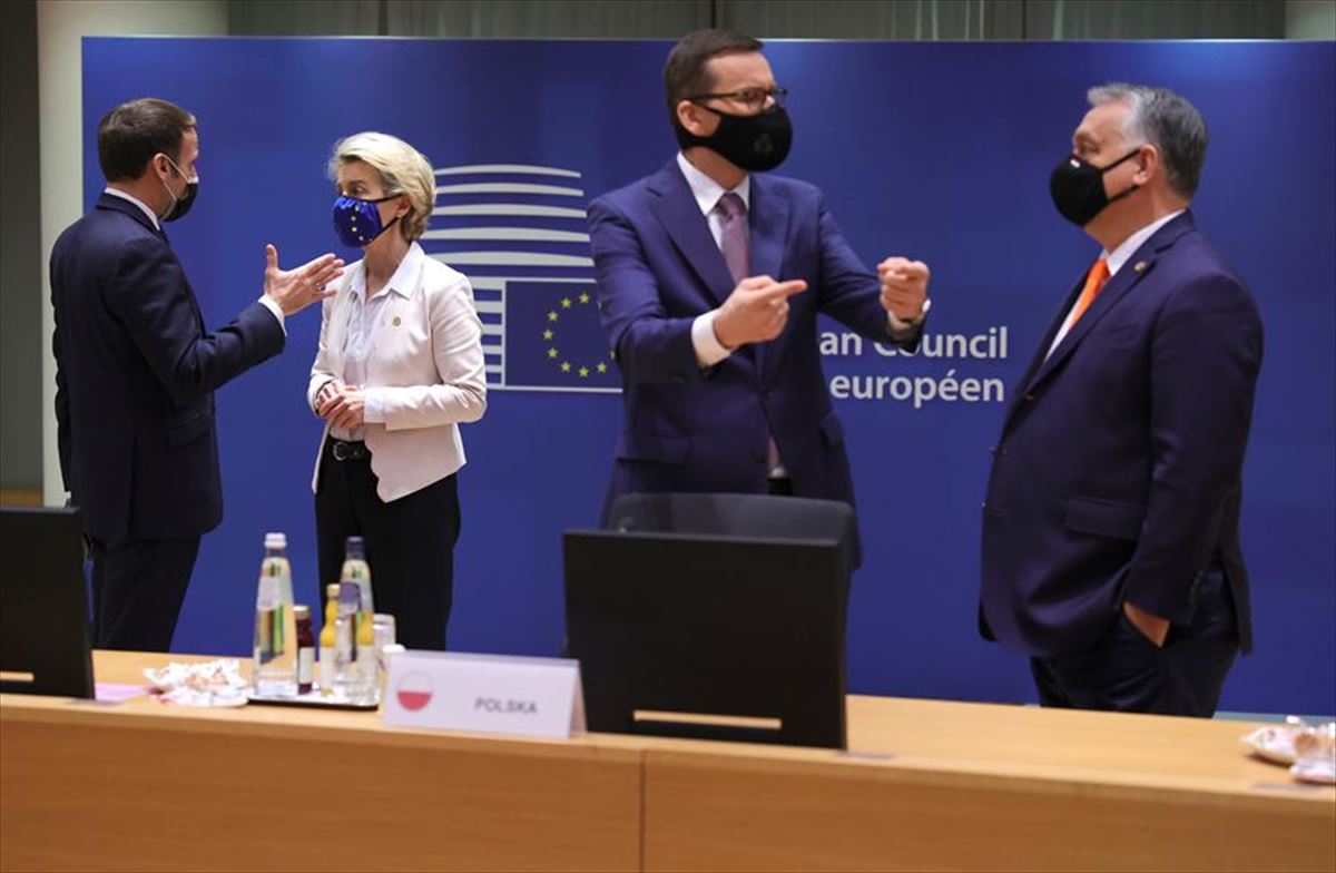 Macron, Von der Leyen, Orban y Morawiecki durante la cumbre europea