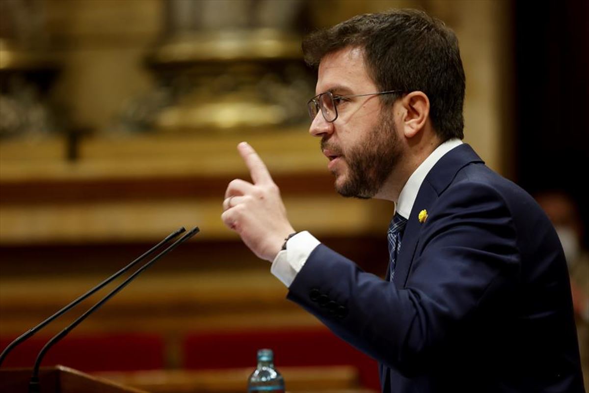 El candidato de ERC a la presidencia de la Generalitat, Pere Aragonès, en el Parlament