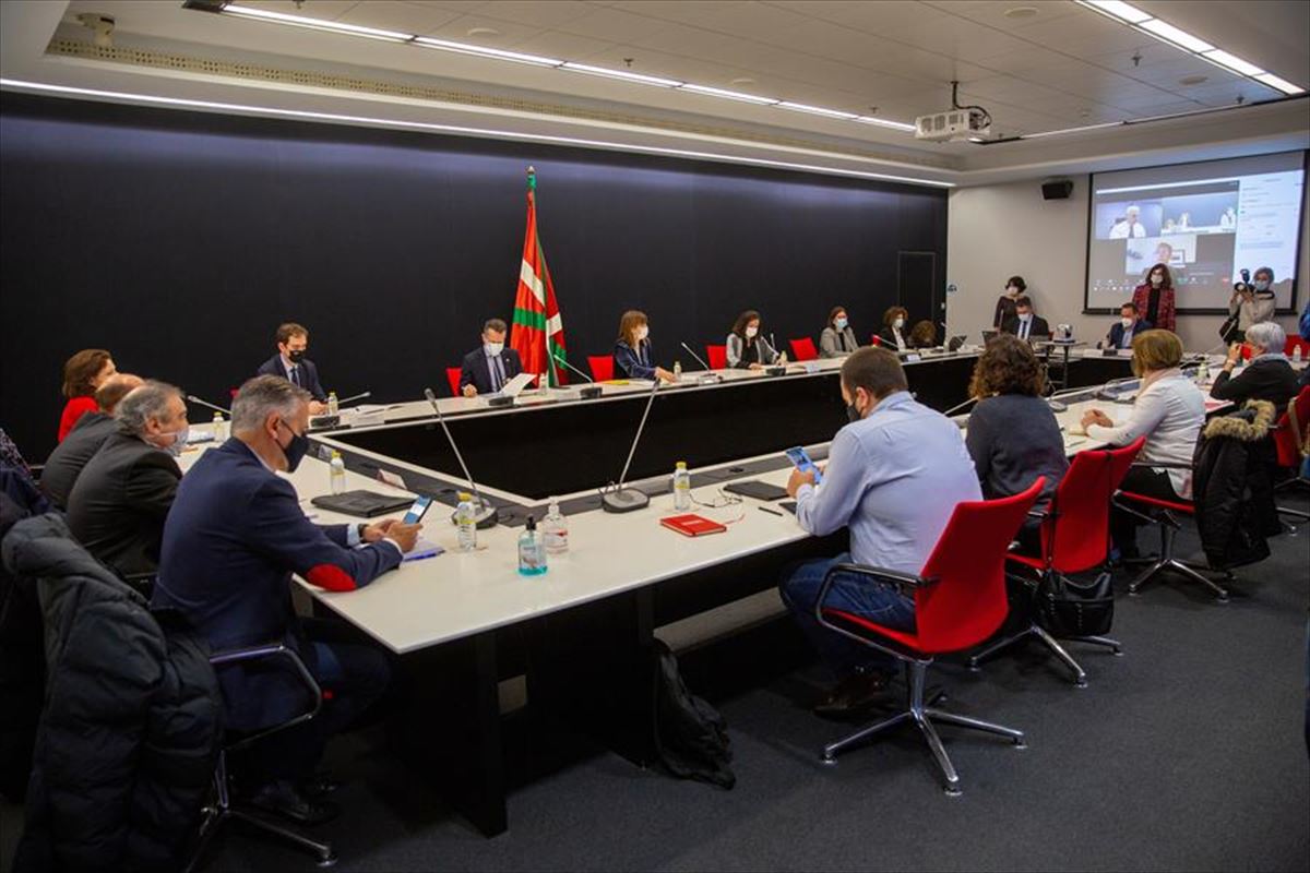 Una reunión de la Mesa de Diálogo Social de Euskadi. Foto de archivo: EFE