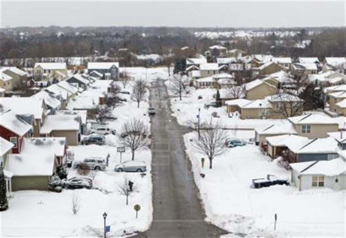 Casas cubiertas de nieve en Estados Unidos.