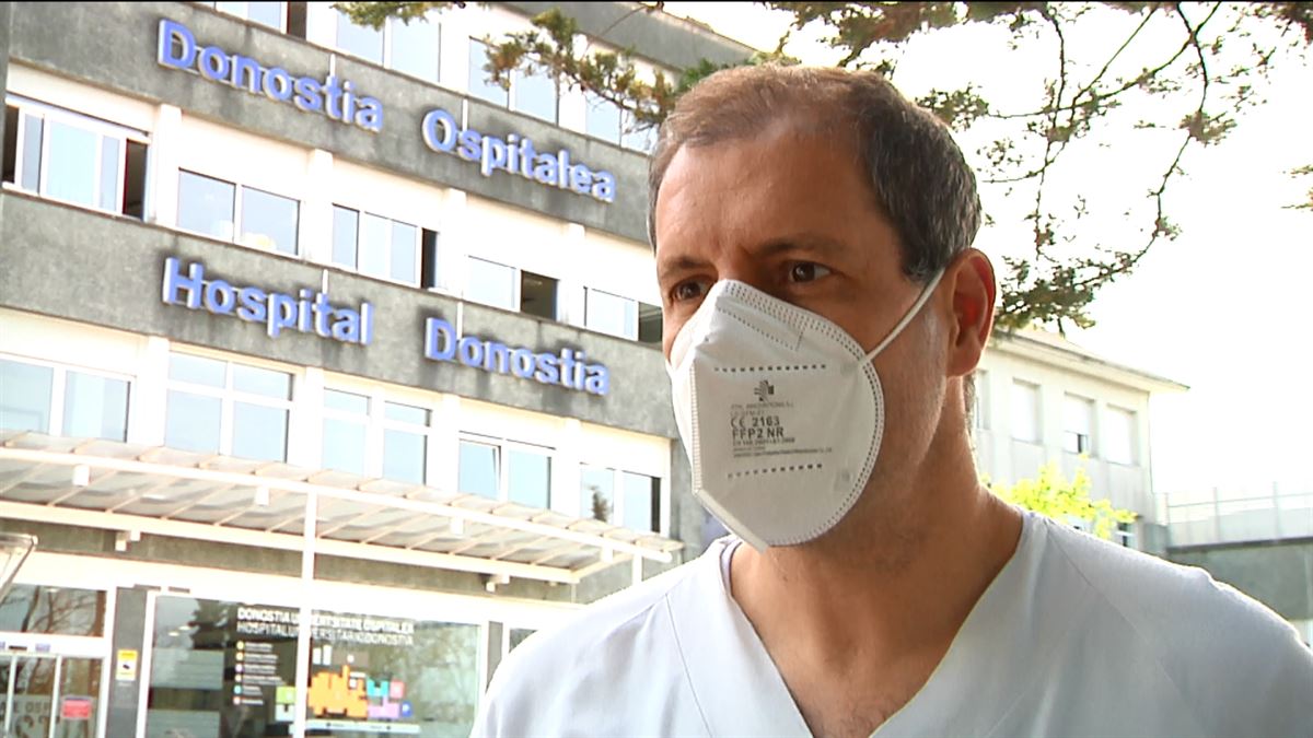 Felix Zubia Donostia Ospitaleko ZIUko arduraduna EITB Mediako bideo batetik hartutako irudian.