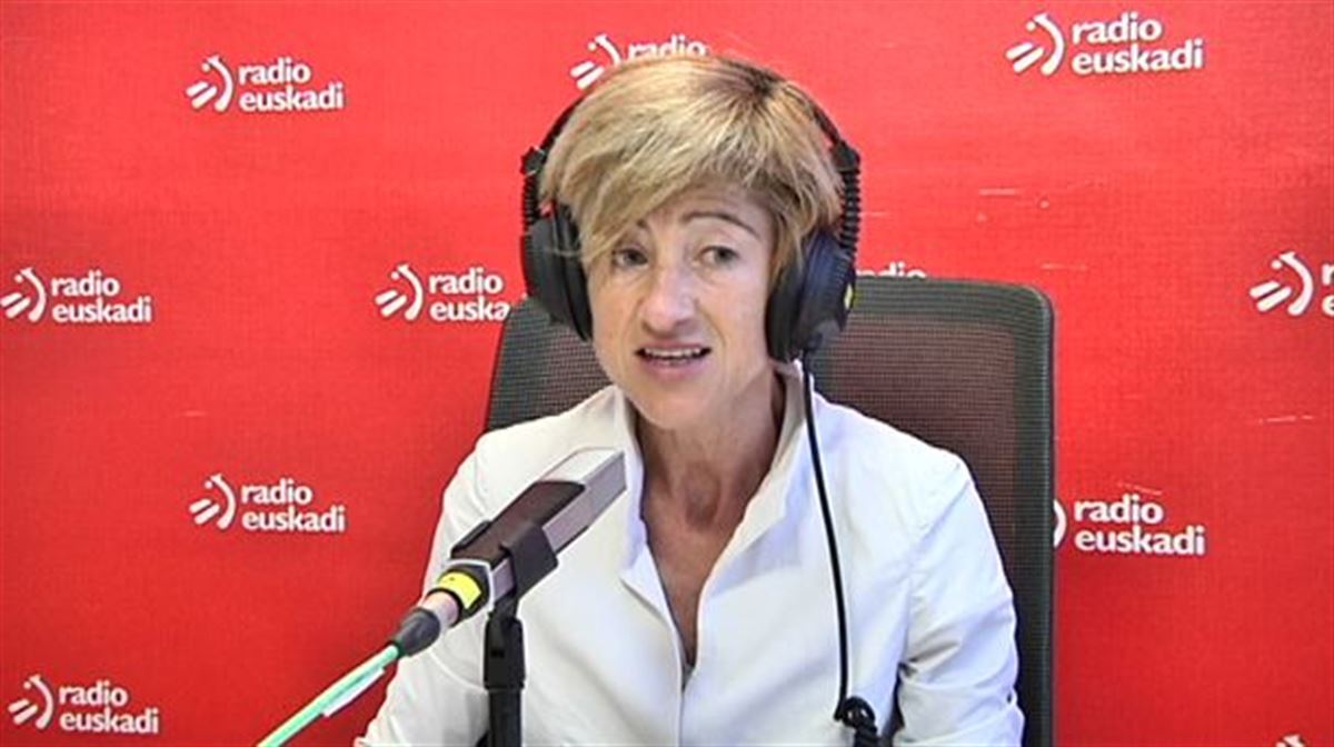 Pili Zabala en Radio Euskadi. Foto: EITB