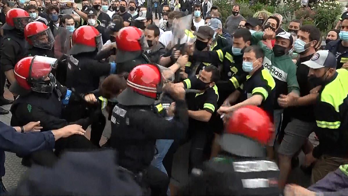 Actuación policial en una protesta de los trabajadores de Tubacex. Imagen de archivo: EITB Media