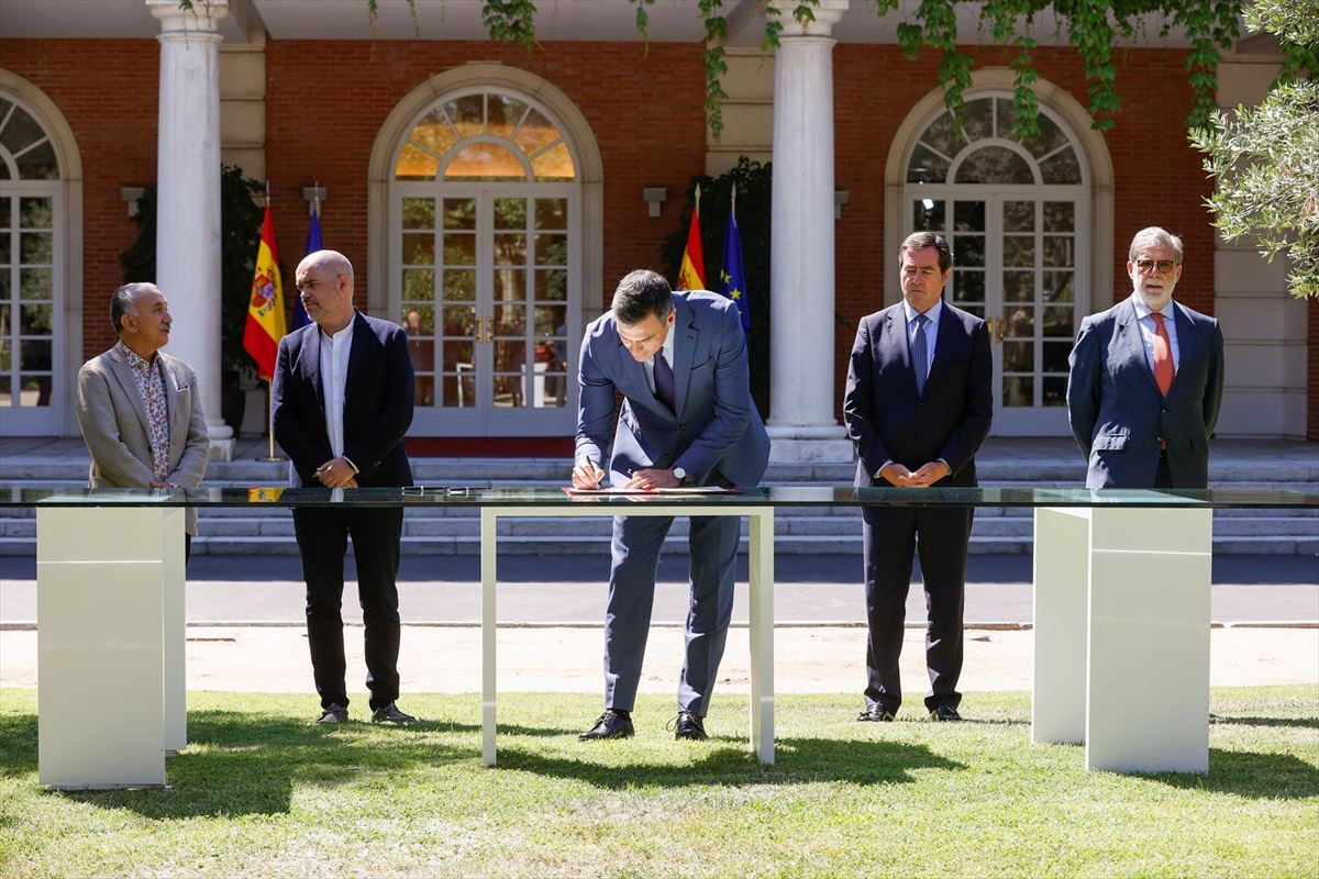 Espainiako Gobernuak eta gizarte eragileek pentsioen erreformarako akordioa sinatu dute 
