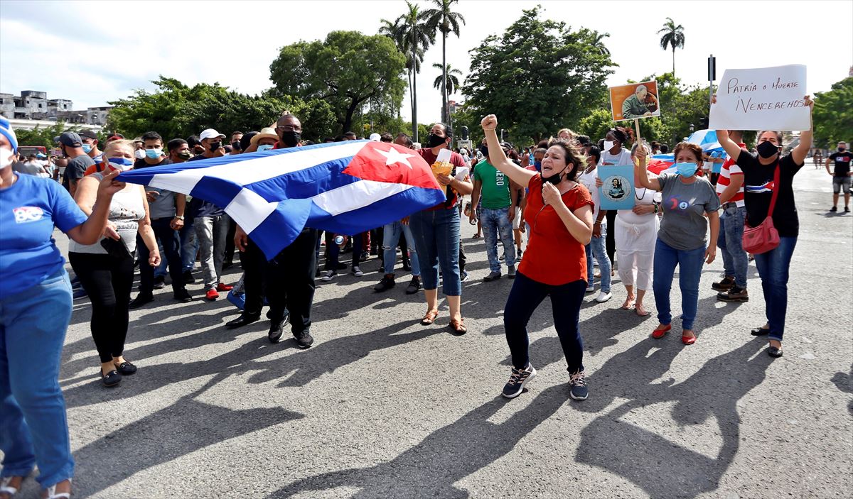 Ehunka lagun atxilotu ditu Poliziak Habanan eta beste hiri batzuetan, Gobernuaren aurkako manifestazioetan