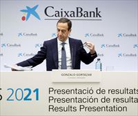 CaixaBank gana 1005 millones hasta marzo, un 17,5 % más