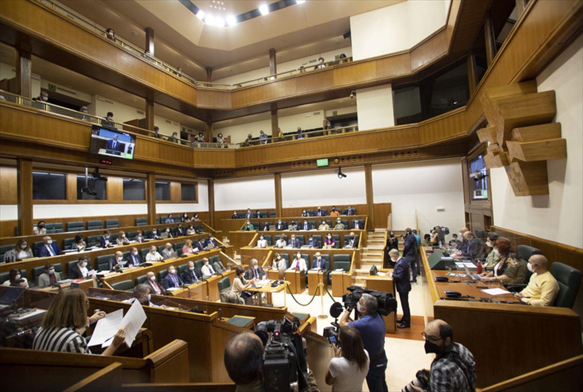 Sesión plenaria en el Parlamento Vasco. Imagen de archivo. 