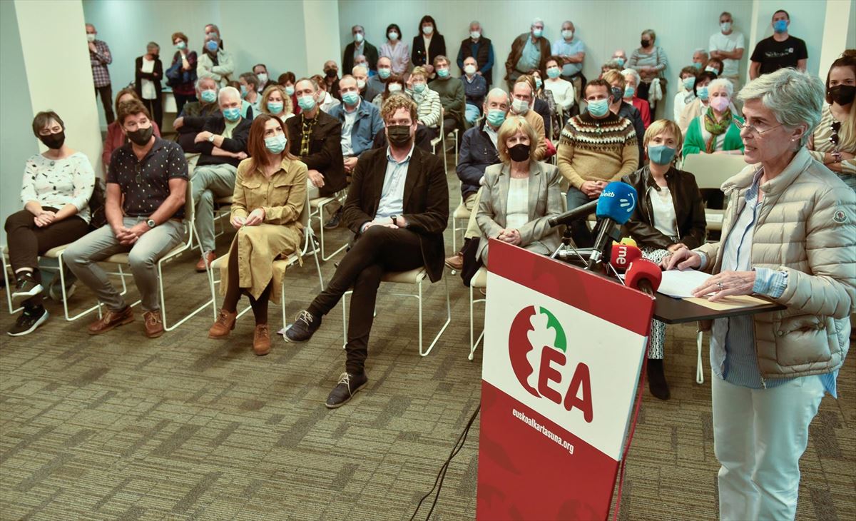 Afiliados críticos con la actual Dirección de EA, reunidos en Bilbao. Foto: EFE