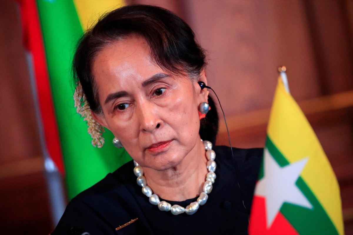 Aung San Suu Kyi, 2018ko ekitaldi batean.  