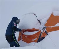 La nieve obliga a Txikon a abandonar temporalmente el campamento base del Manaslu
