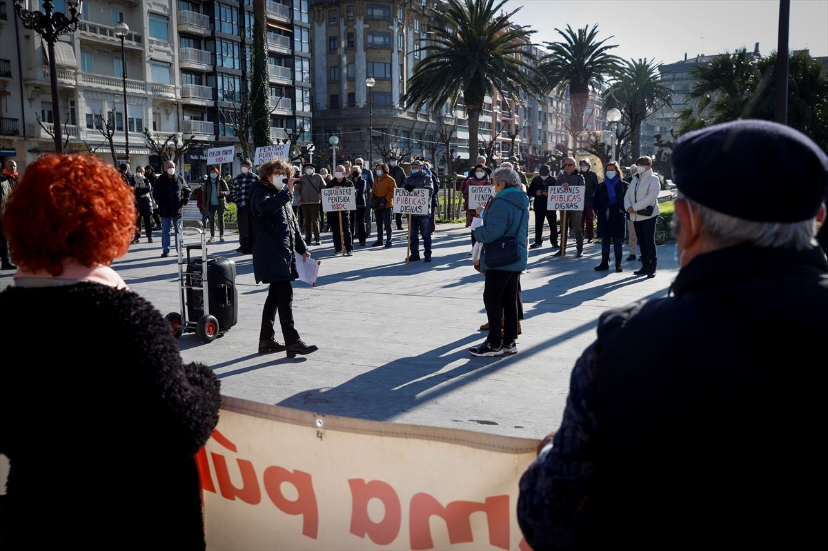 El movimiento de pensionistas de Gipuzkoa en una concentración celebrada en San Sebastián
