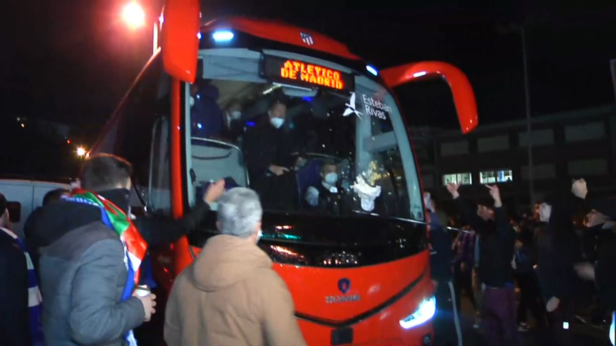 Atletico Madrilen autobusa, Anoetan. EiTB Mediako bideo batetik ateratako irudia.