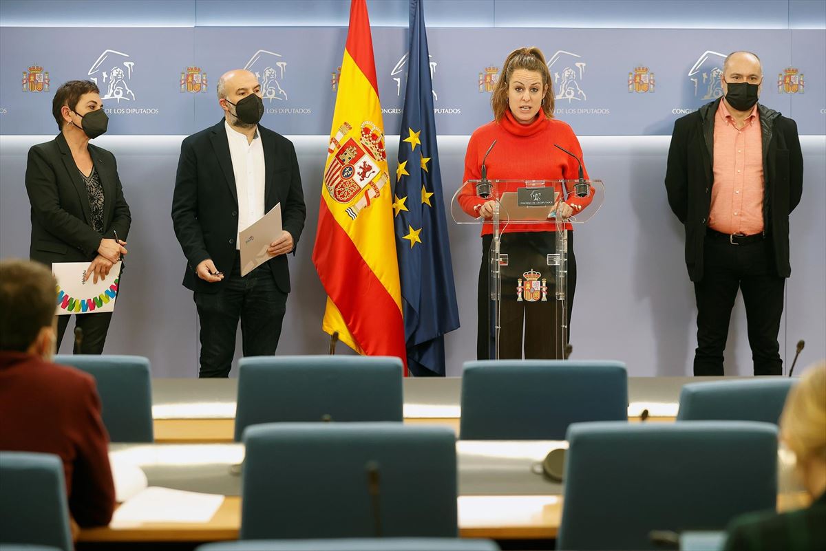 Mertxe Aizpurua, Néstor Riego, Mireia Vehí y Jordi Salvador. Foto: EFE. 