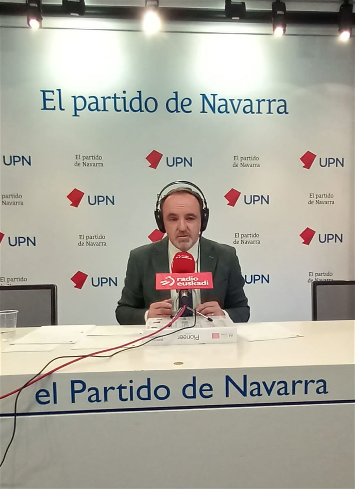 Javier Esparza, Radio Euskadin elkarrizkekatua.