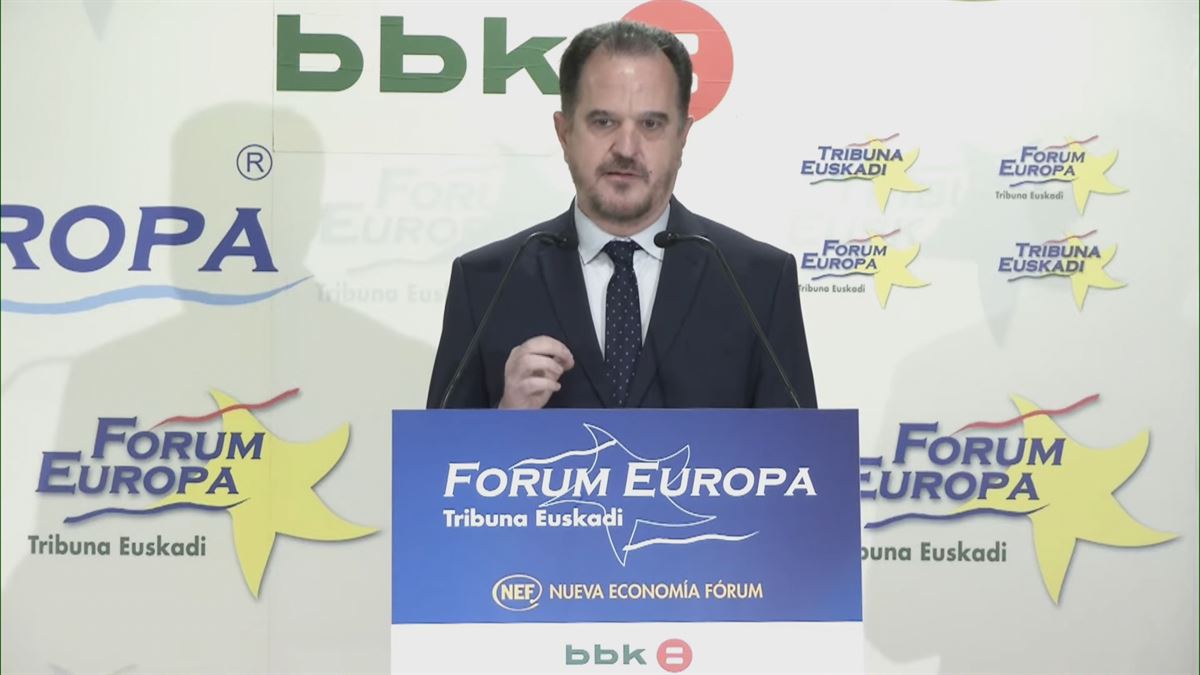 Carlos Iturgaiz. Imagen obtenida de un vídeo de Forum Europa.