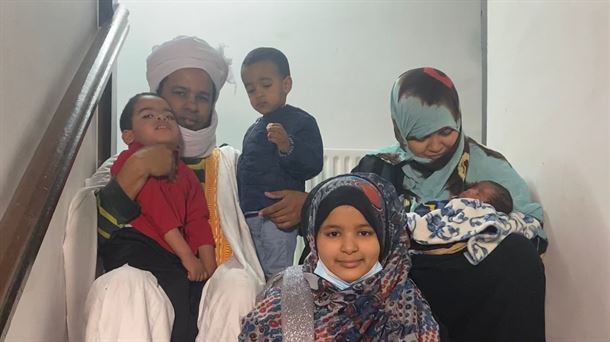 Daya y Sidi con sus cuatros hijos