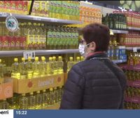 Limitan la compra de aceite de girasol en los supermercados