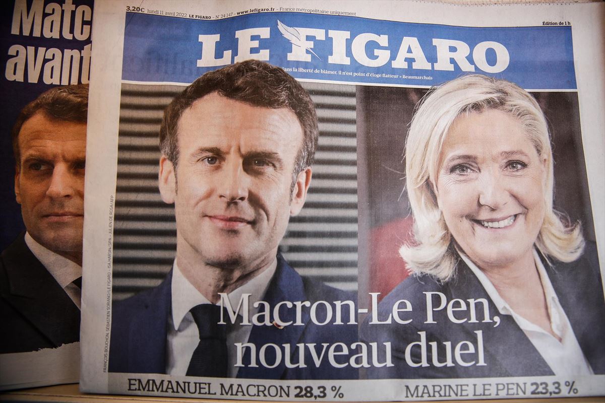 Macron eta Le Pen 'Le Figaro' egunkariaren lehen orrialdean. Argazkia: EFE