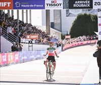 Elisa Longo se lleva la etapa del Giro y Van Vleuten amplía su ventaja en la general