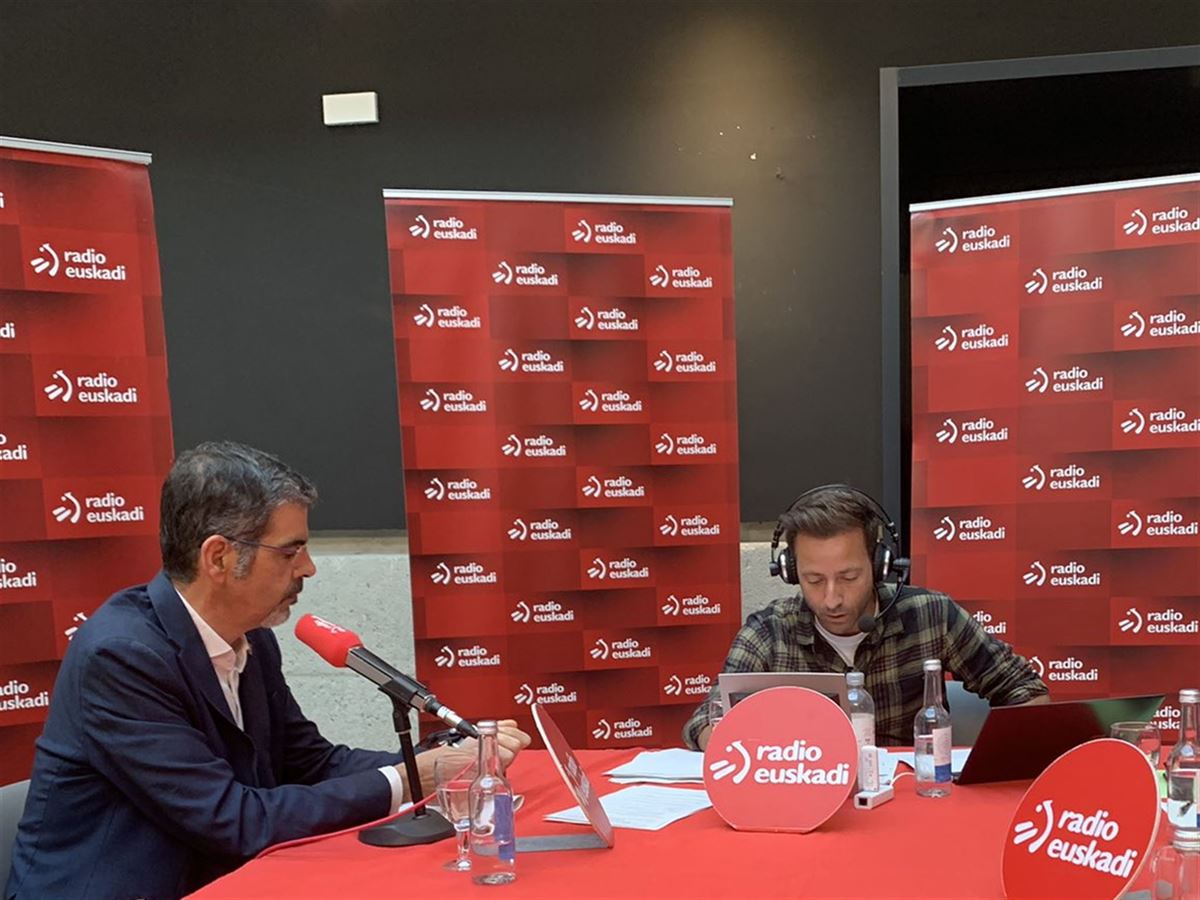 Eneko Goia, en el stand de Radio Euskadi. 
