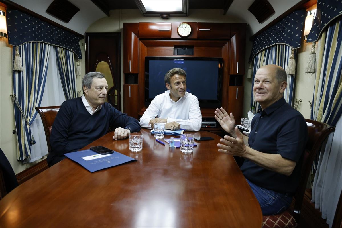 Los tres líderes han viajado en tren. Foto: EFE.