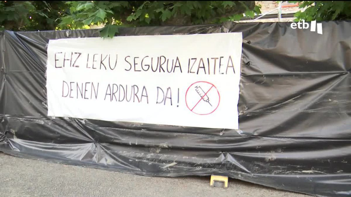 Pancarta que denuncia los casos de sumisión química ocurridos en Euskal Herria. EITB MEDIA