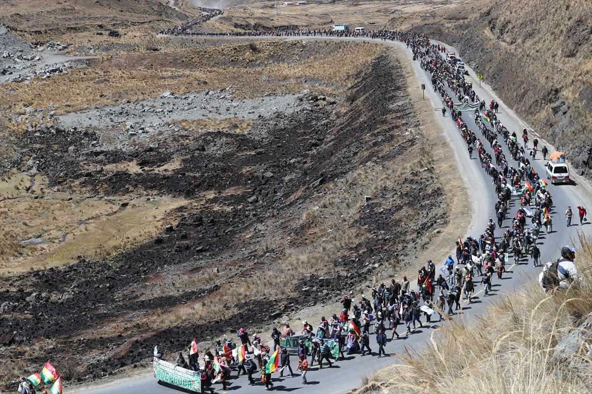 Cocaleros camino a La Paz. Foto: EFE.