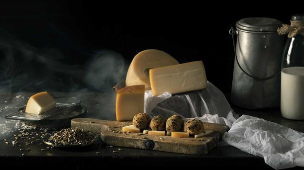 El ahumado del queso aporta un sabor especial a las croquetas.
