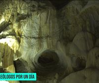 Nos adentramos en la cueva de Marco en Mañaria con Unai