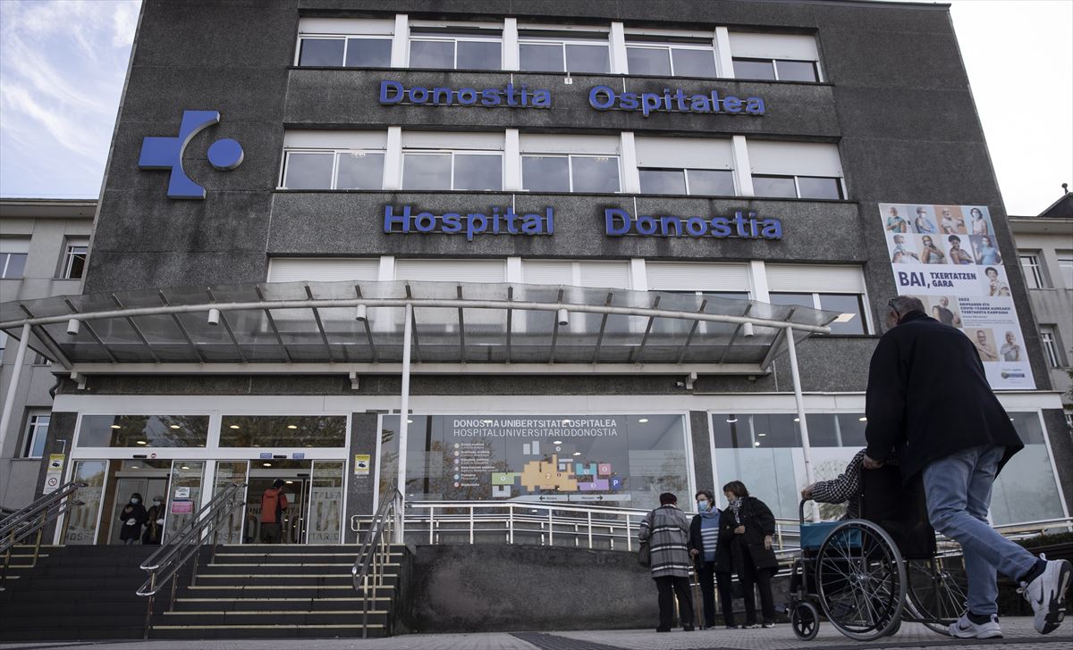 La fachada del Hospital Donostia, en una imagen de archivo. Foto: EFE
