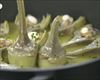 Alcachofas confitadas sobre velouté de verduras con berberechos 