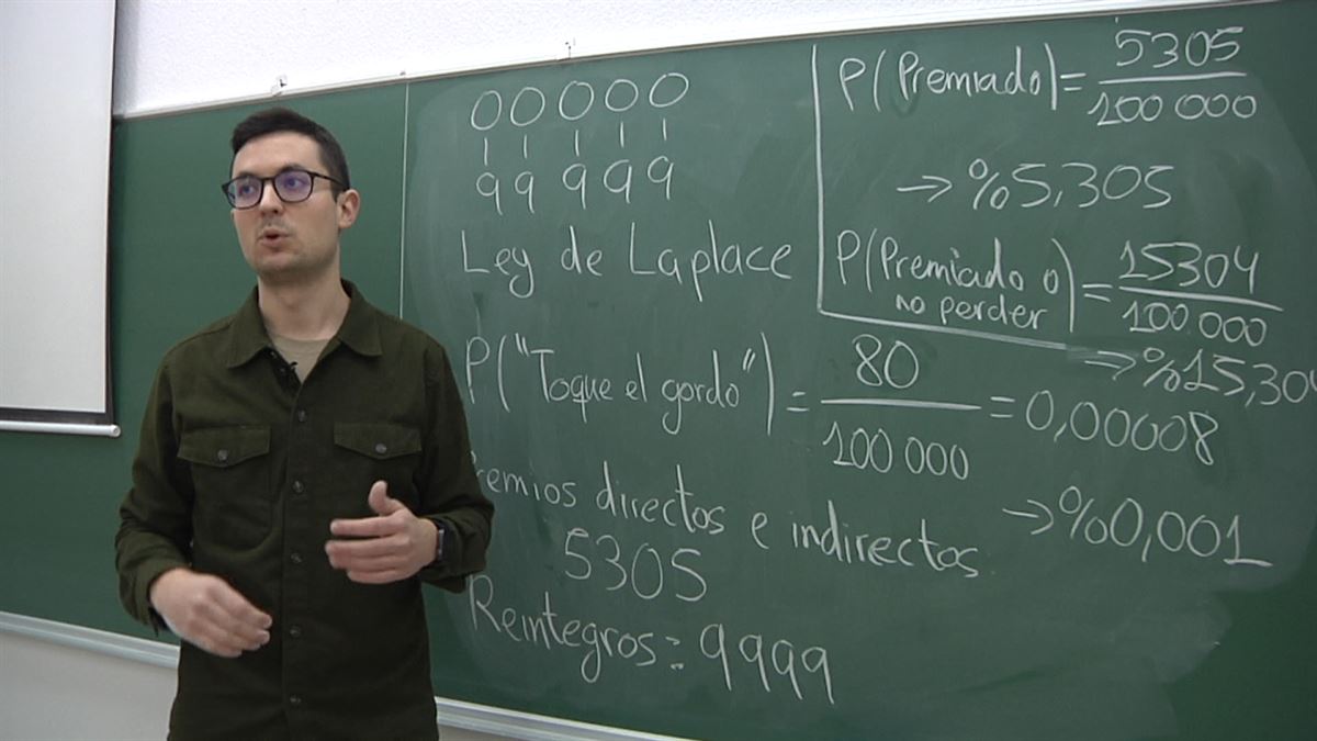 Xuban Díez, profesor de la UPV/EHU y doctor en Matemáticas. Foto: EITB Media. 