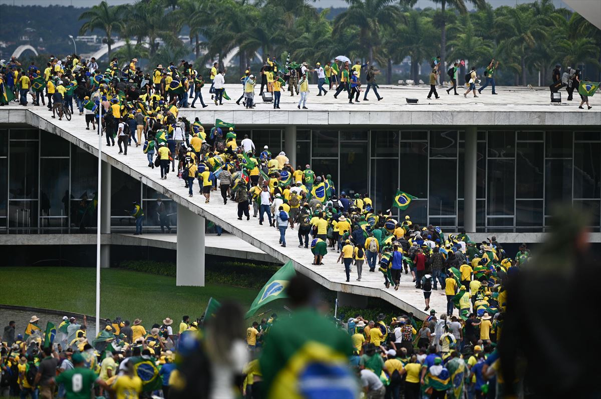 Asaltan el Congreso de Brasil para pedir el derrocamiento del presidente Lula da Silva