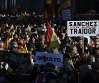 Pedro Sanchezen politikaren aurkako aldarriak Madrilen, Espainiaren eta Konstituzioaren aldeko manifestazioan
