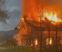 Un incendio calcina totalmente una vivienda en Mungia