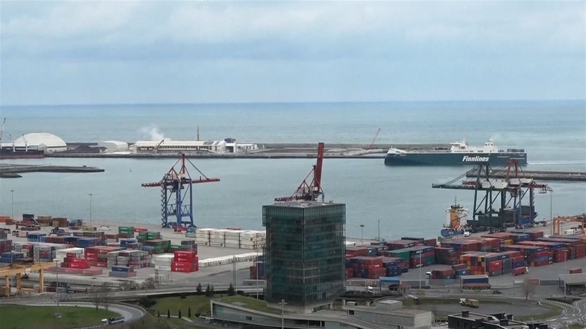 El Puerto de Bilbao quiere construir una nueva terminal de contenedores. Imagen de un vídeo de EITB.