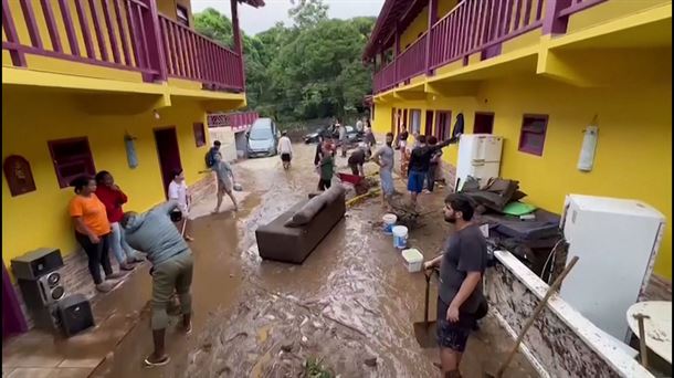 Lluvias torrenciales provocan decenas de muertos en Brasil