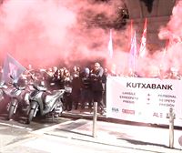 Cerradas por la huelga 9 de cada 10 oficinas de Kutxabank