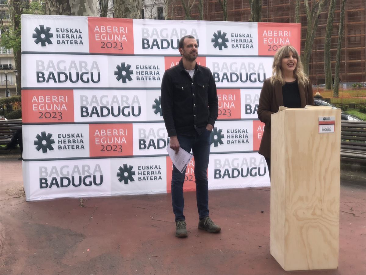 Ibai Zabala y Estitxu Garai, en la rueda de prensa de Euskal Herria Batera.