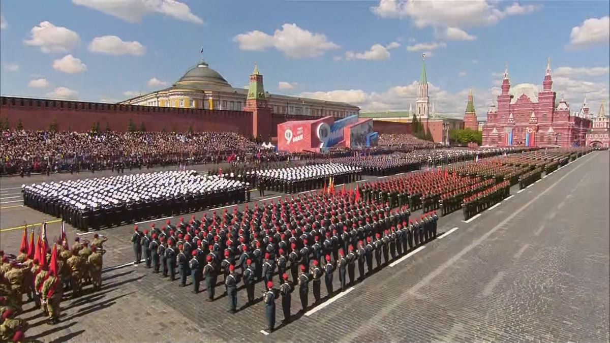 Desfile militar en la plaza Roja de Moscú. Imagen obtenida de un vídeo de Reuters.