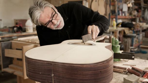 El prestigioso luthier Gerónimo Mateos analiza la guitarra de Django Reinhardt