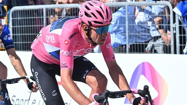 Bruno Armirail, que fue, en mayo, líder de Giro de Italia, es uno de los campeones. Foto: EFE.