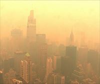 El humo de los incendios forestales de Canadá cubre el skyline de Nueva York