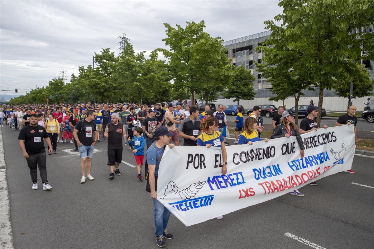 Manifestación de la plantilla de Michelin en Vitoria-Gasteiz. Foto: EFE