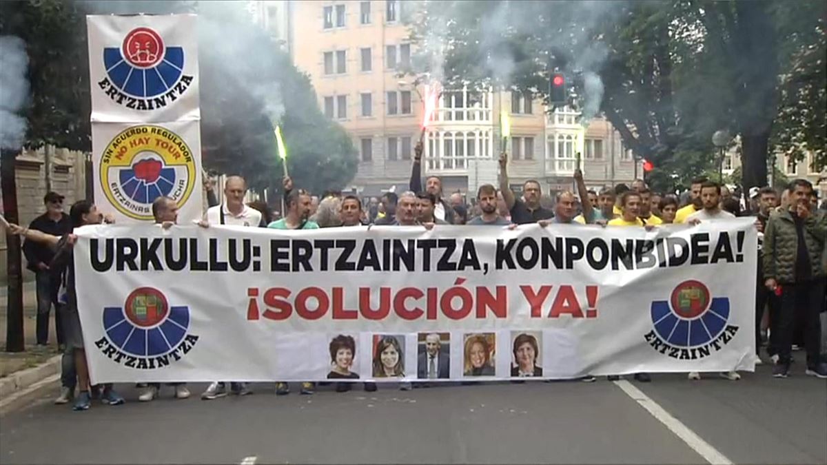 Manifestación de ertzainas, en junio. Foto de archivo: EITB Media